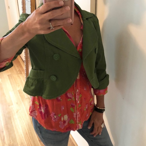 last kiss Jackets & Blazers - 🎉HP🎉 Last Kiss Kelly Green Cropped Jacket